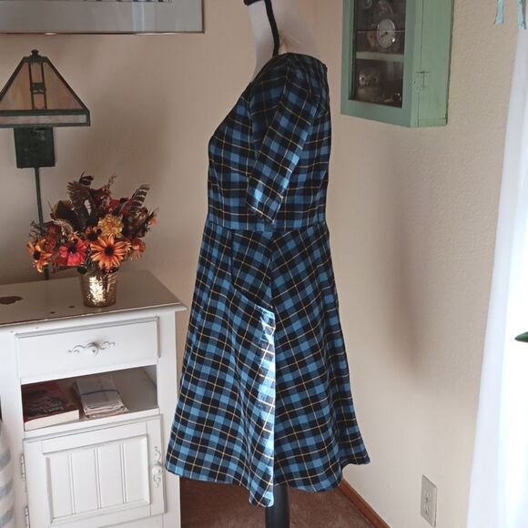 Mata Traders Plaid Dress - Picture 6 of 10